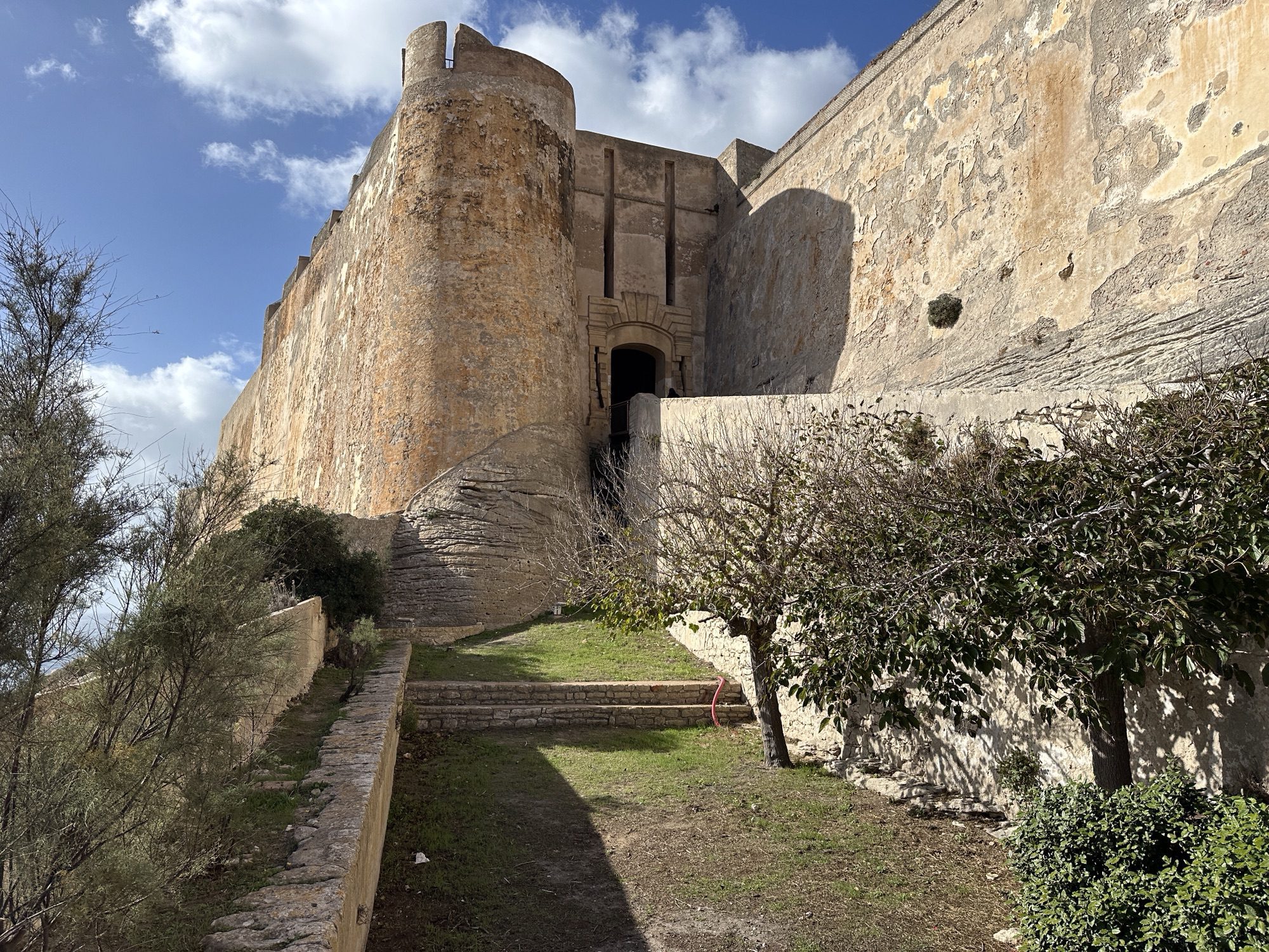 Stadsmuren en citadel van Bonifacio.