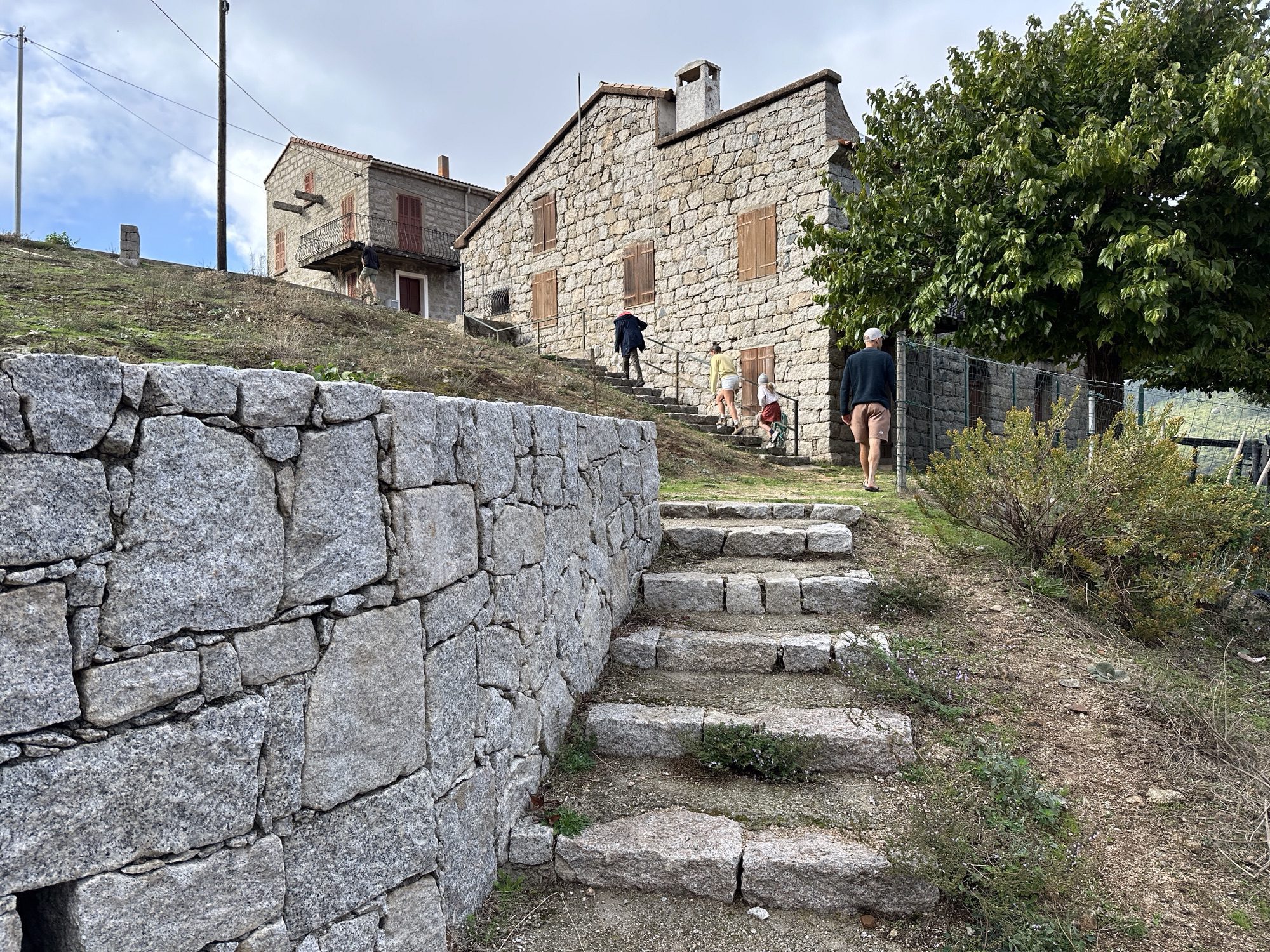 Giovannali-wandeling: trappen langs huis.