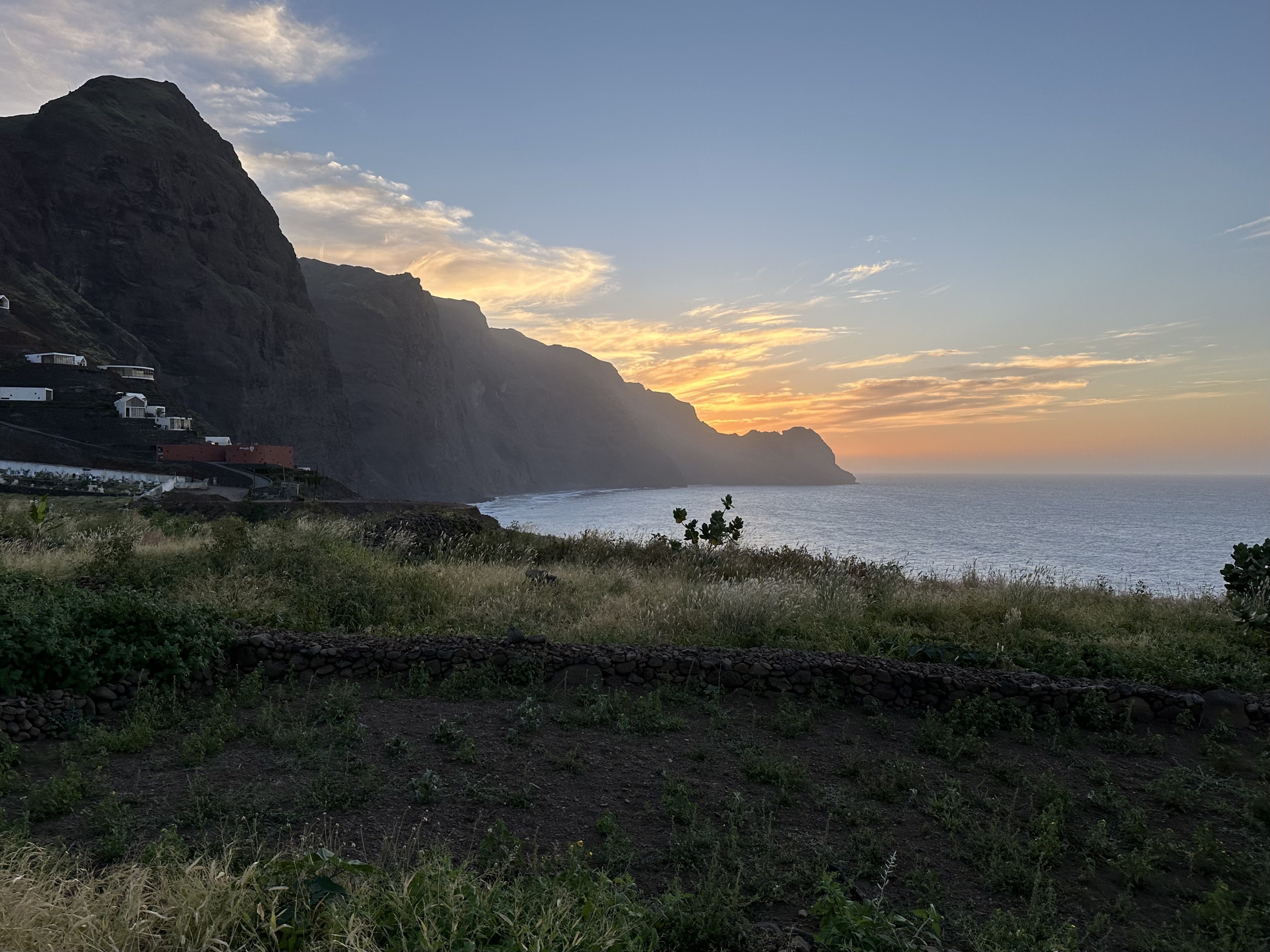 Zonsondergang over baai In Cruzinha.