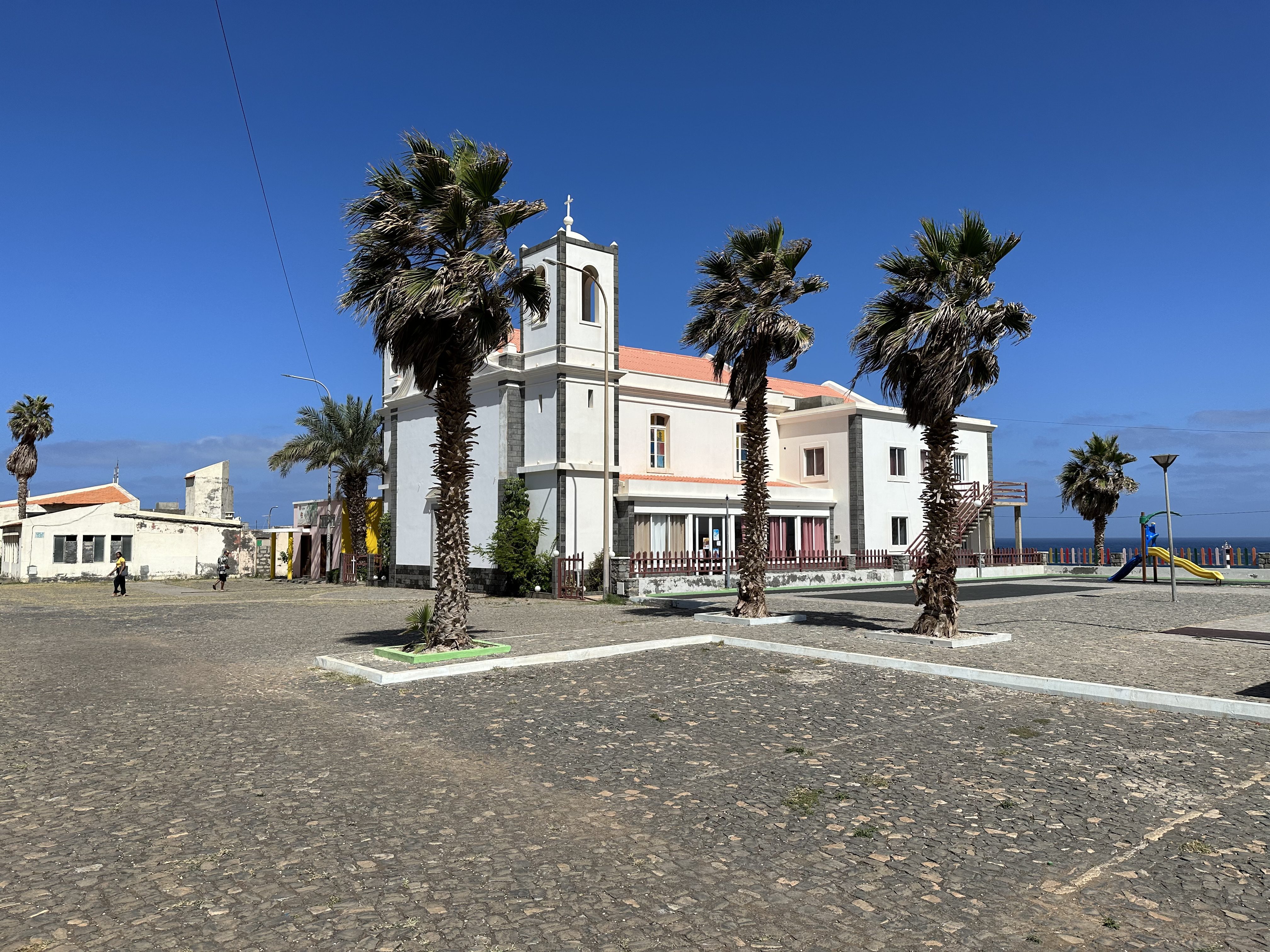 Witte kerk van Ponta do Sol, Santo Antão, Cabo Verde.